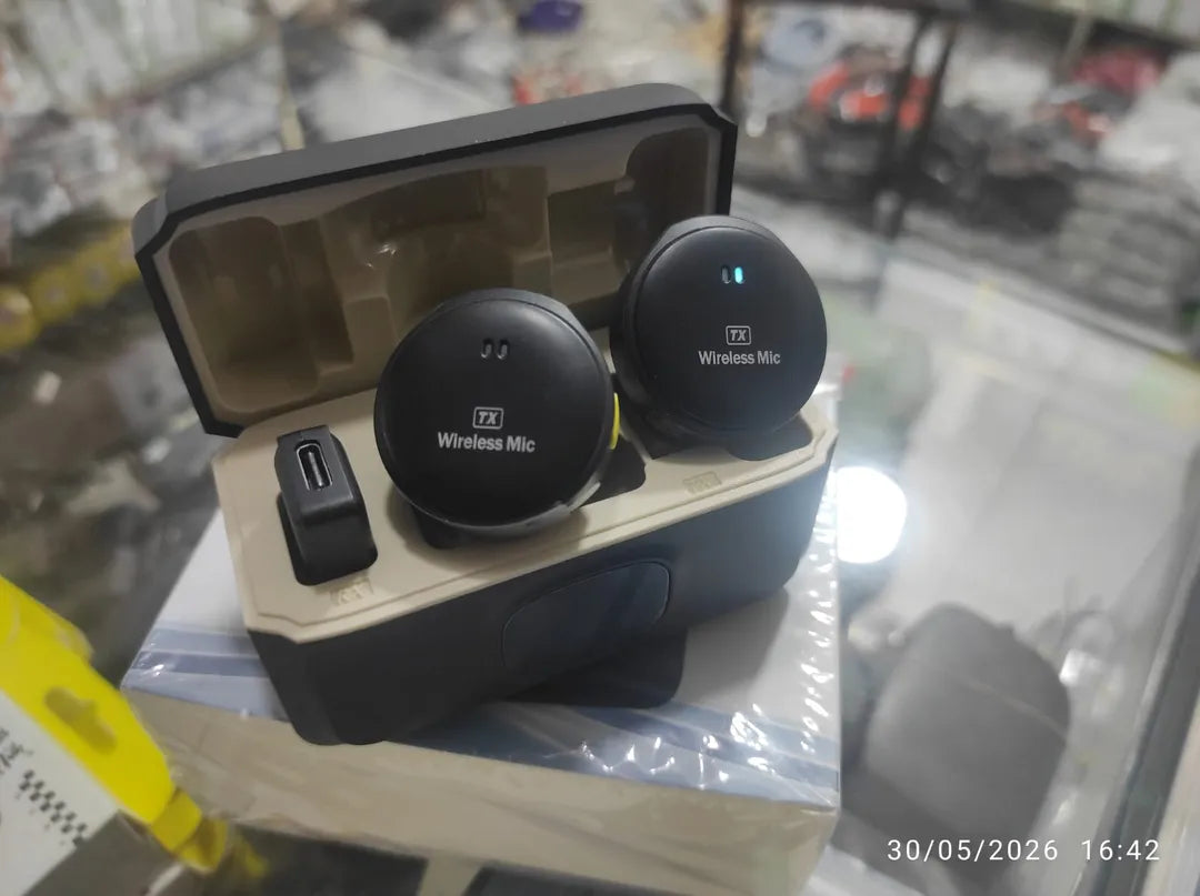 M9 Pro wireless lavalier microphone for vlogging